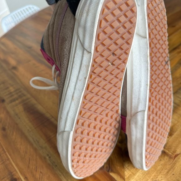 Limited Edition VANS - SK8-HI RECONSTRUCT SHOE - Picture 7 of 11